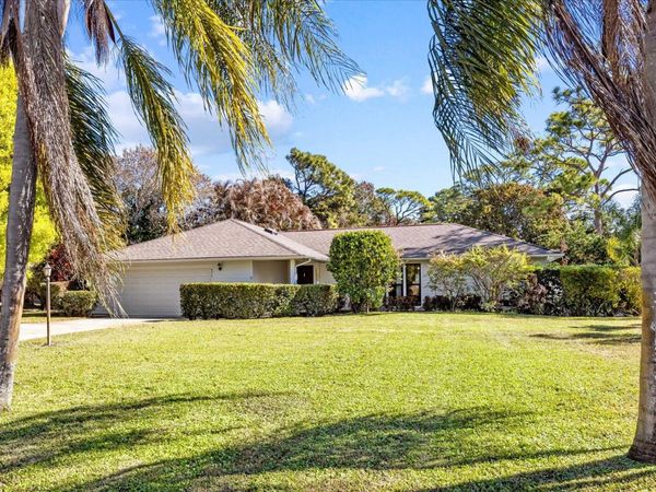 571 NE Town Terrace, Jensen Beach, FL 34957