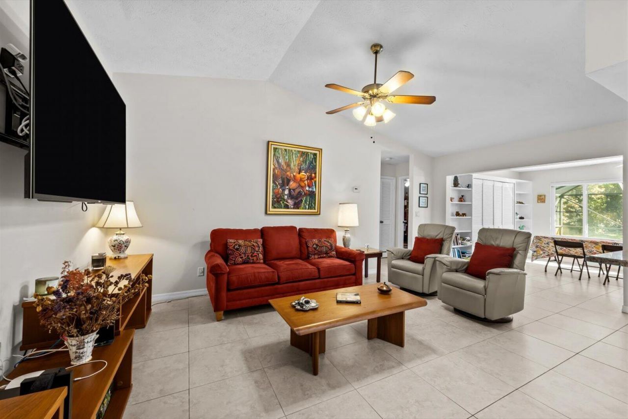 571 NE Town Terrace, Jensen Beach, FL 34957 Photo