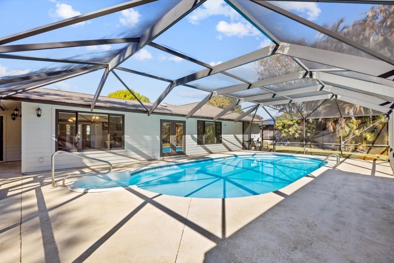 571 NE Town Terrace, Jensen Beach, FL 34957 Photo