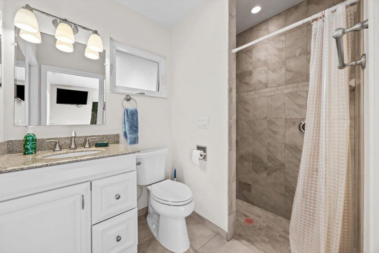 571 NE Town Terrace, Jensen Beach, FL 34957 Photo