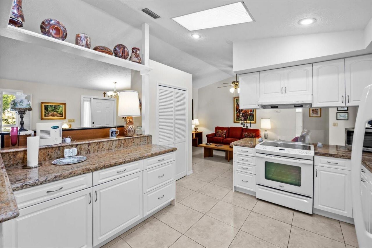 571 NE Town Terrace, Jensen Beach, FL 34957 Photo