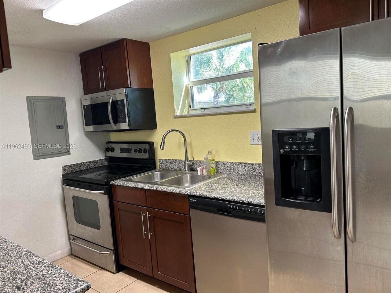 8950 SW 69th Ct, Unit 215, Pinecrest, FL 33156 Photo