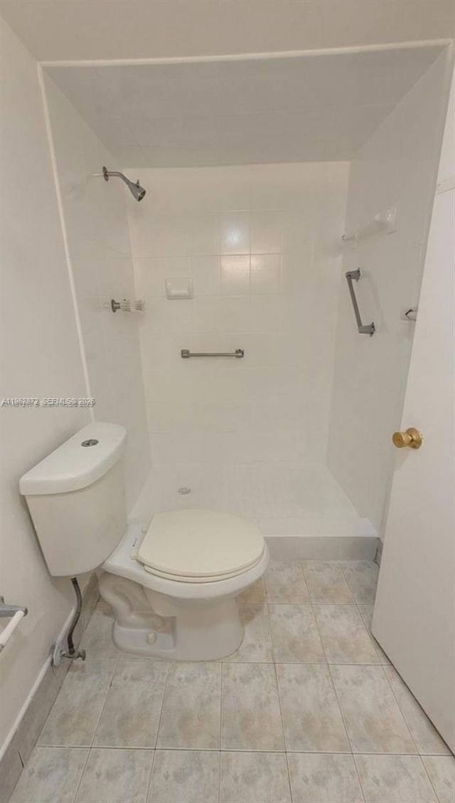 445 NE 195th St, Unit 127, Miami, FL 33179 Photo