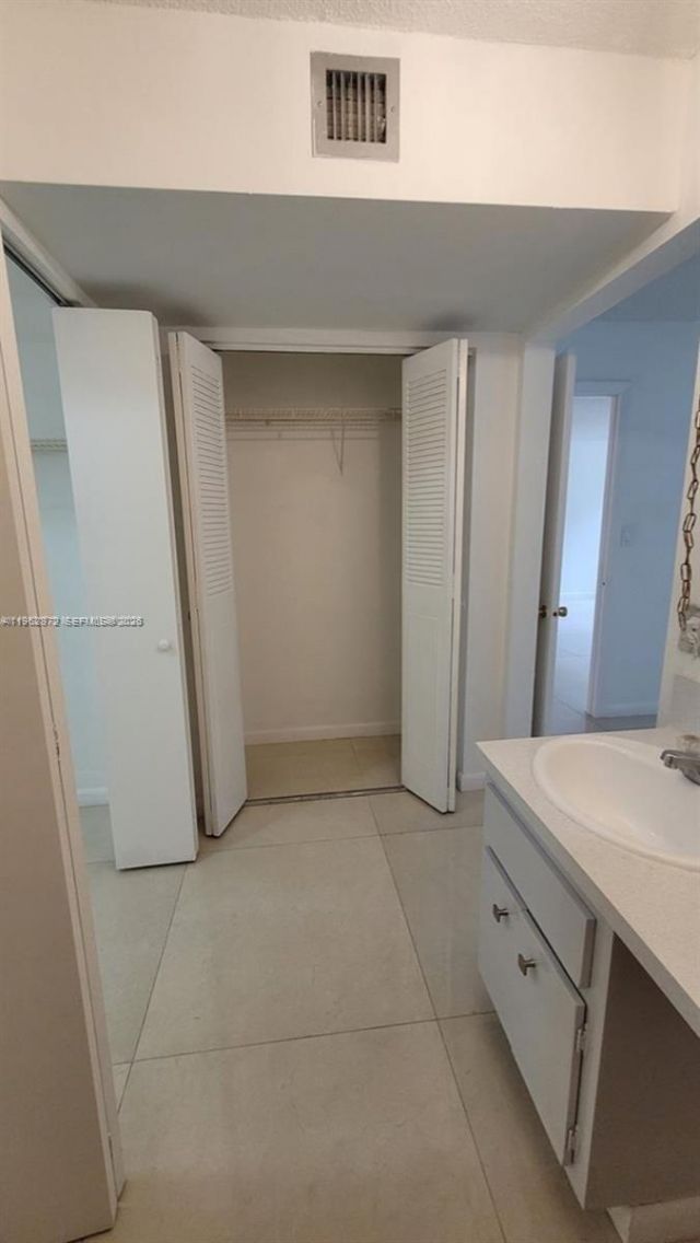 445 NE 195th St, Unit 127, Miami, FL 33179 Photo