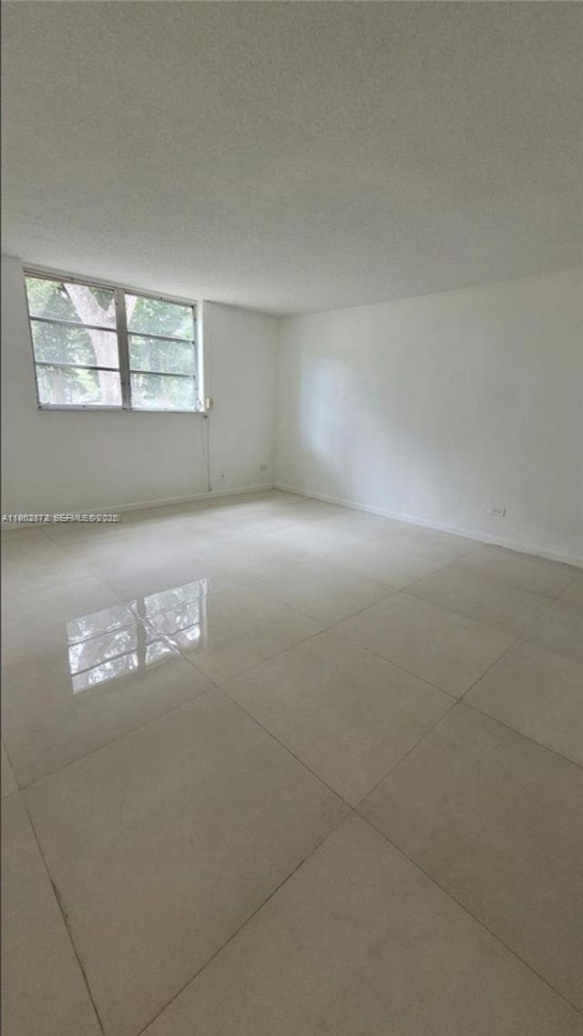 445 NE 195th St, Unit 127, Miami, FL 33179 Photo