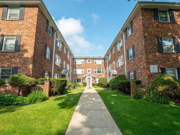 42 S Waiola Avenue, Unit 02, La Grange, IL 60525