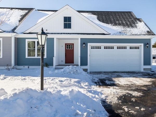 2 Hayley Cir, Rochester, MA 02770