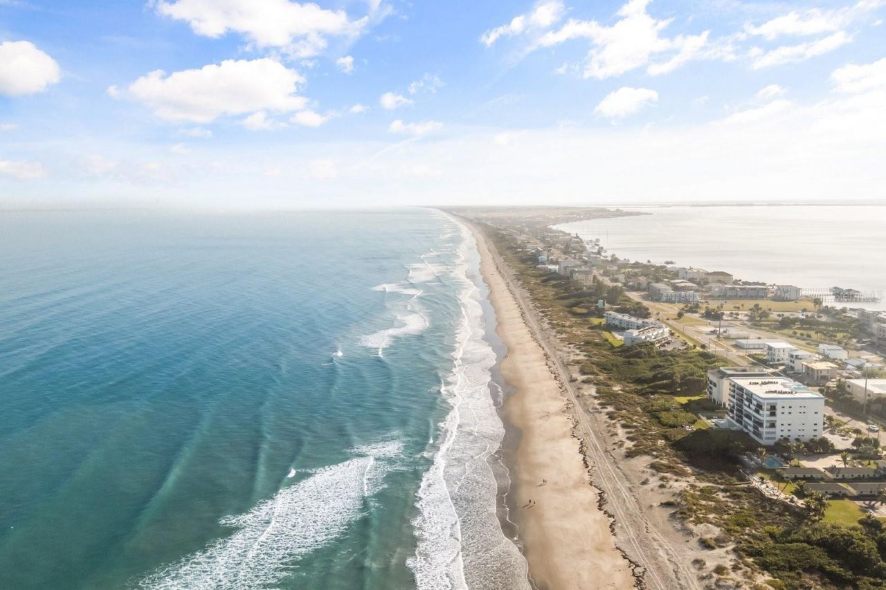 2 River Falls Dr, Cocoa Beach, FL 32931 Photo