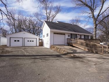 112 Walnut Court, Perry, KS 66073