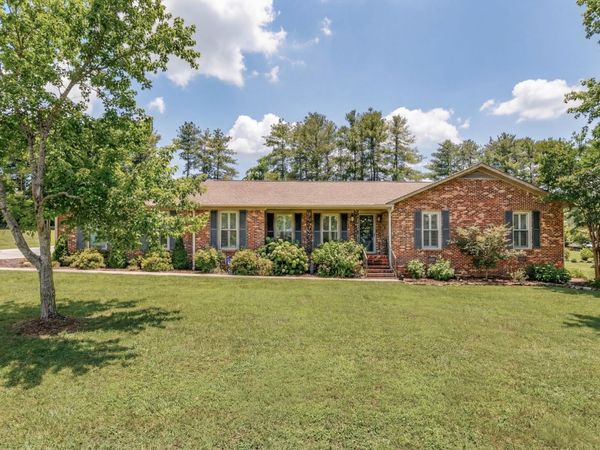 1886 Wellsbrook Dr, Fayetteville, TN 37334