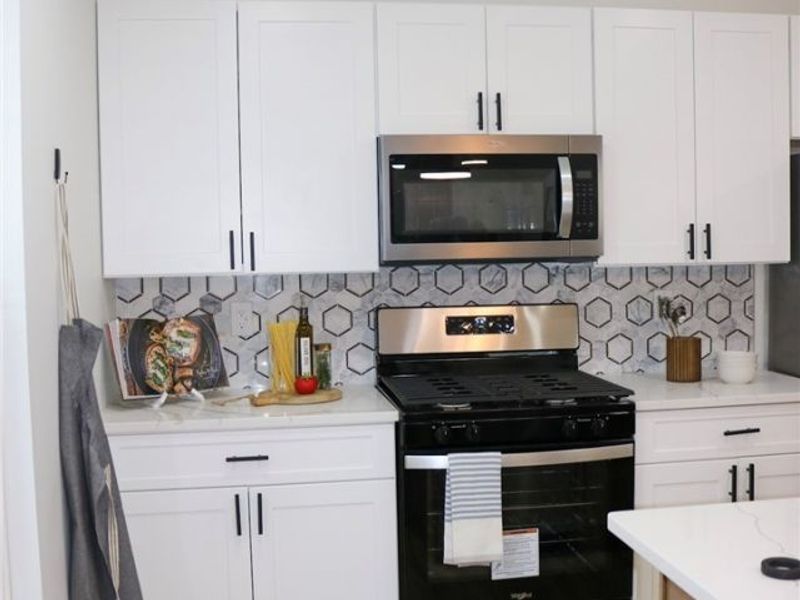 7602 Hickory, Oakwood Village, OH 44146 Photo 11