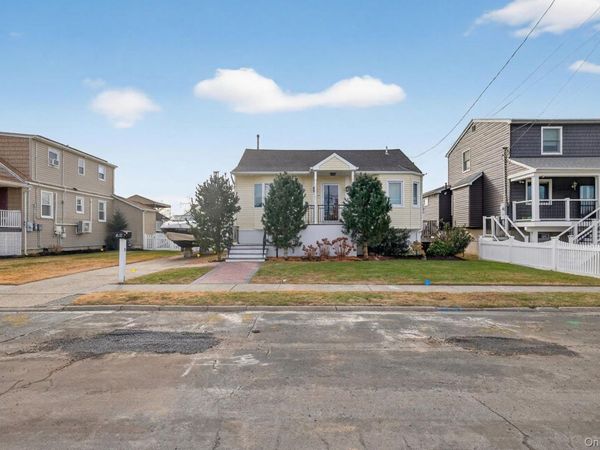 20 Albert Road , Amity Harbor, NY 11701