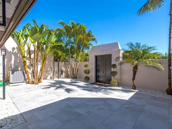 7412 Big Cypress Dr, Miami Lakes, FL 33014