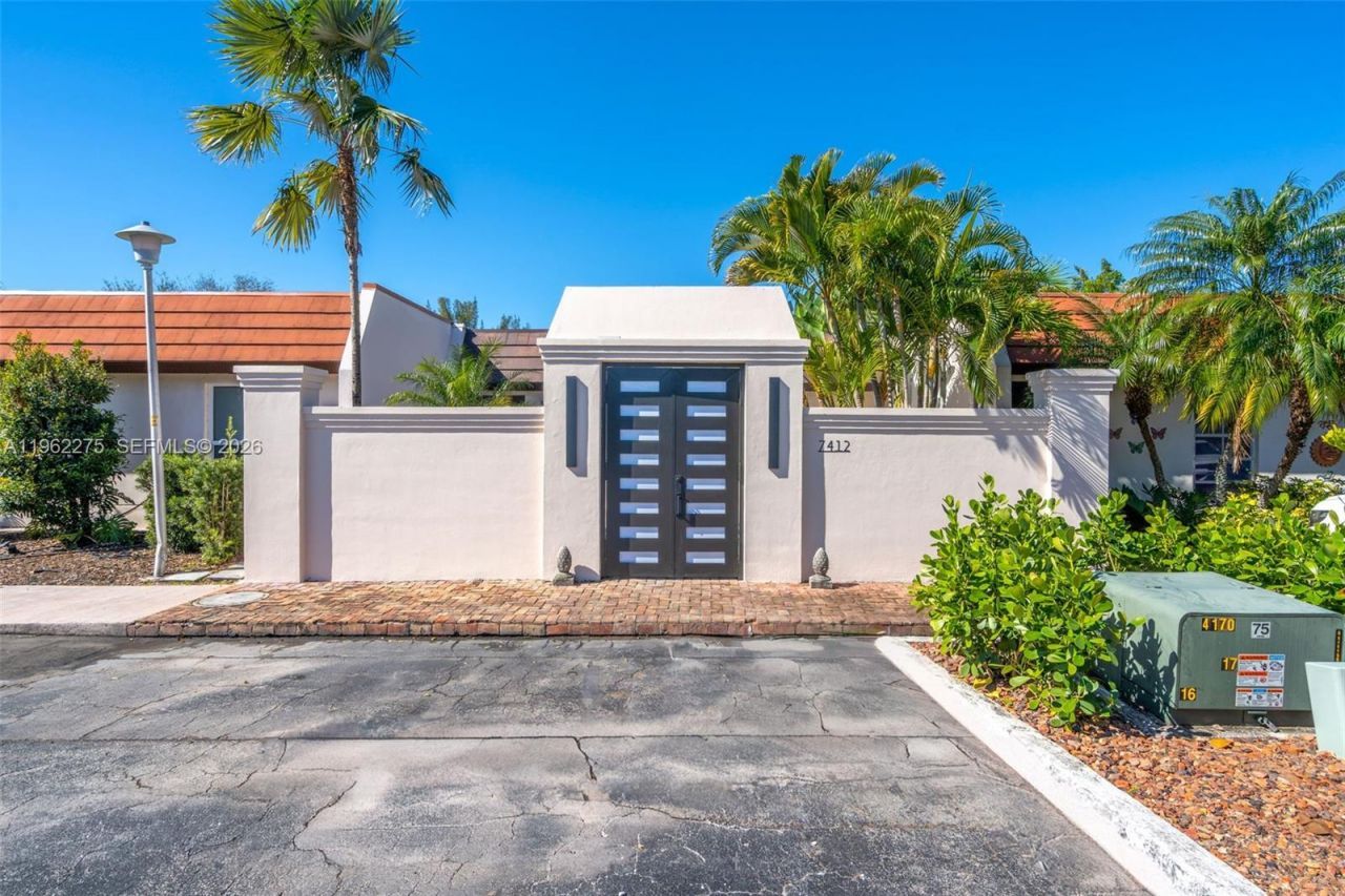 7412 Big Cypress Dr, Miami Lakes, FL 33014 Photo