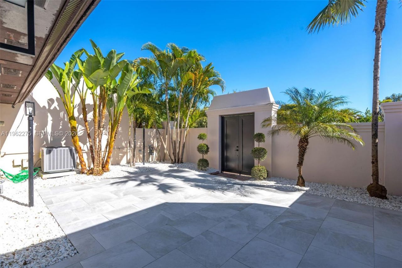 7412 Big Cypress Dr, Miami Lakes, FL 33014 Photo