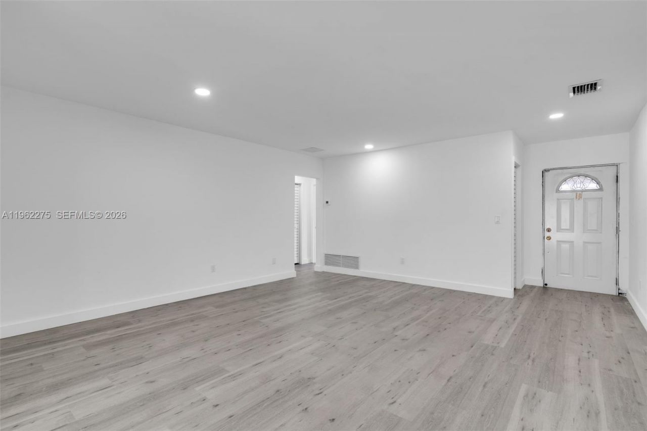 7412 Big Cypress Dr, Miami Lakes, FL 33014 Photo