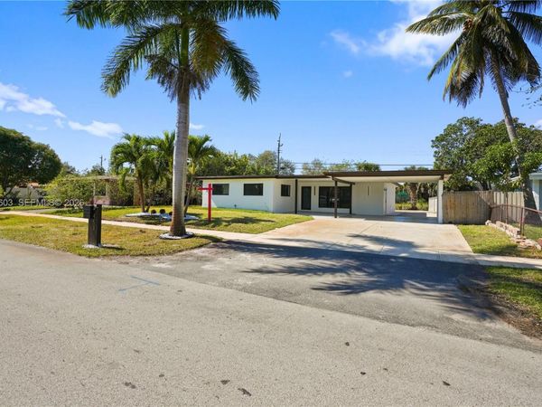 451 SW 38th Ter, Fort Lauderdale, FL 33312