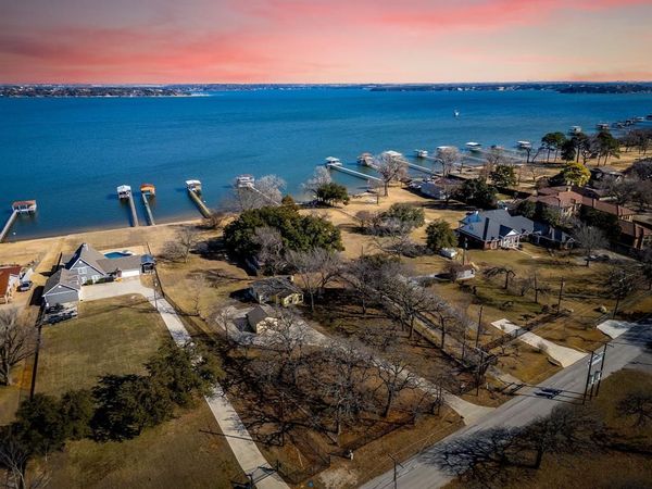 218 N Broadway Road , Azle, TX 76020