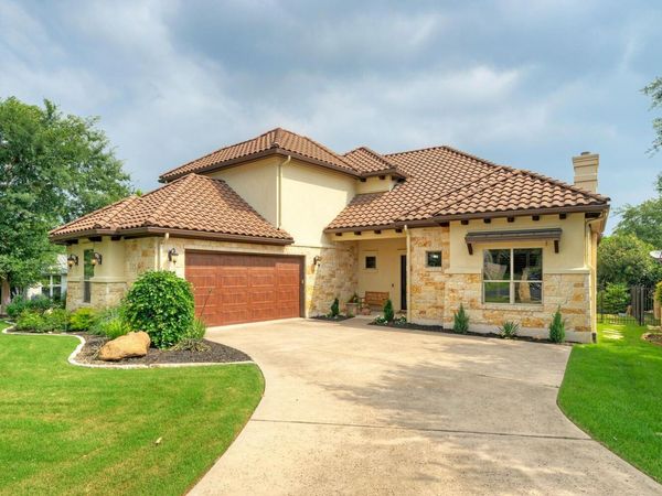 7 Parkside RD, The Hills, TX 78738