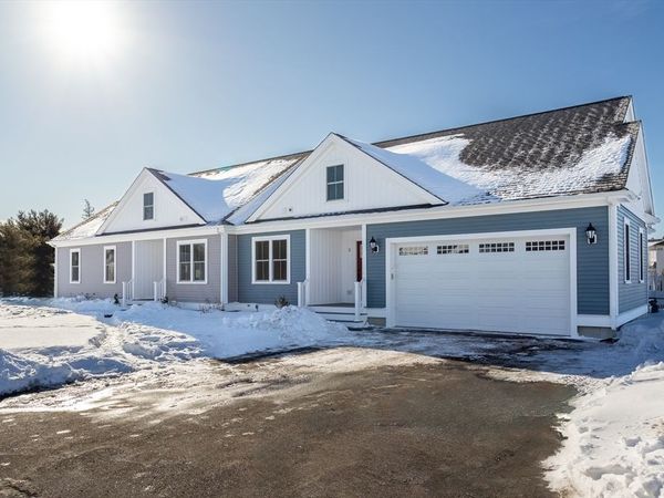 4 Hayley Cir, Rochester, MA 02770