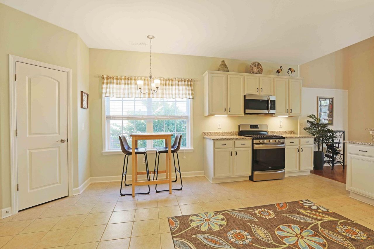 4543 Marshwood Dr. Photo 6