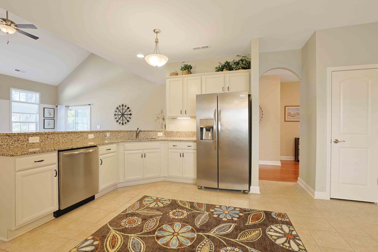 4543 Marshwood Dr. Photo 8