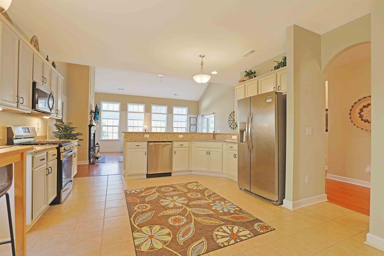 4543 Marshwood Dr. Photo 9