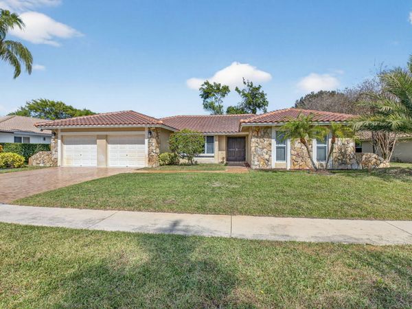 10185 Harbourtown Court, Boca Raton, FL 33498