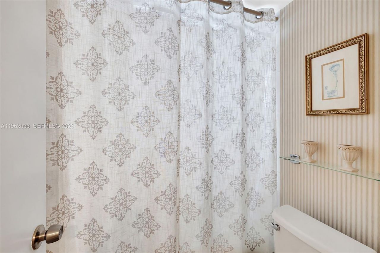 4000 NW 44th Ave, Unit 405, Lauderdale Lakes, FL 33319 Photo