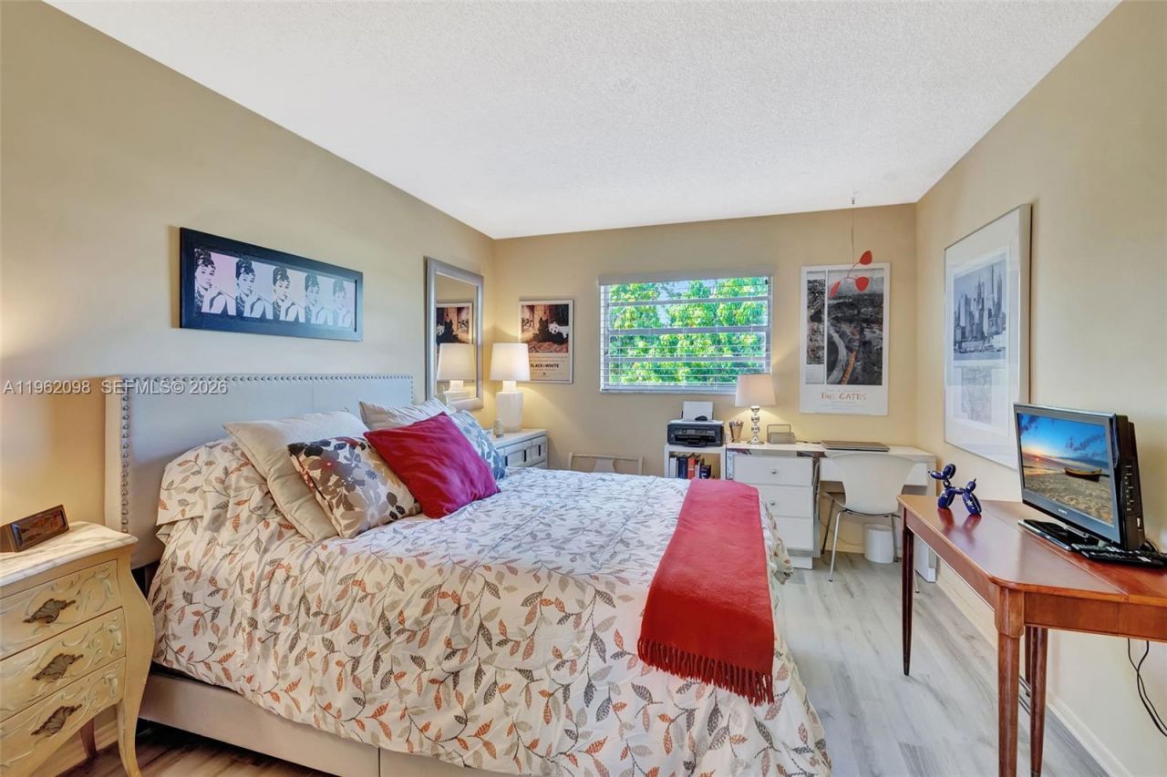 4000 NW 44th Ave, Unit 405, Lauderdale Lakes, FL 33319 Photo