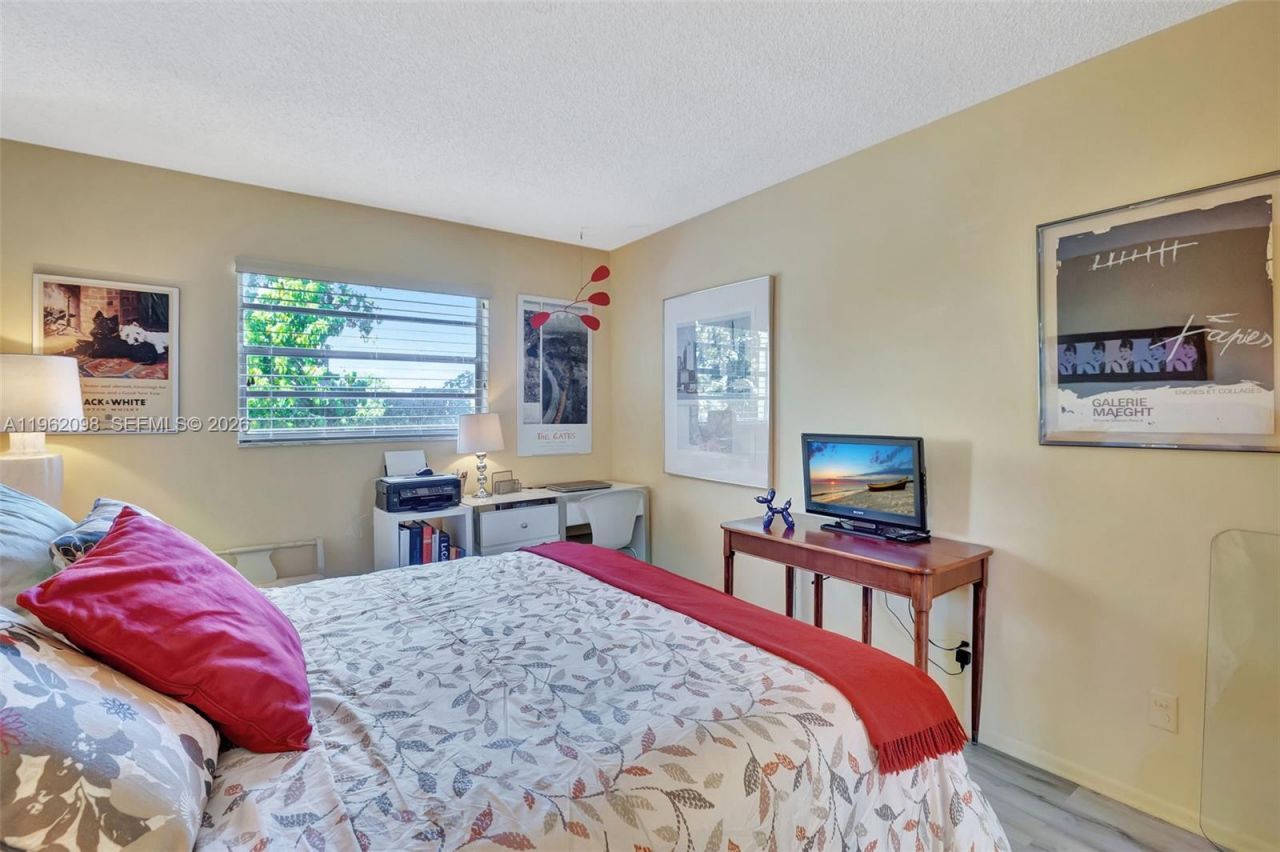 4000 NW 44th Ave, Unit 405, Lauderdale Lakes, FL 33319 Photo