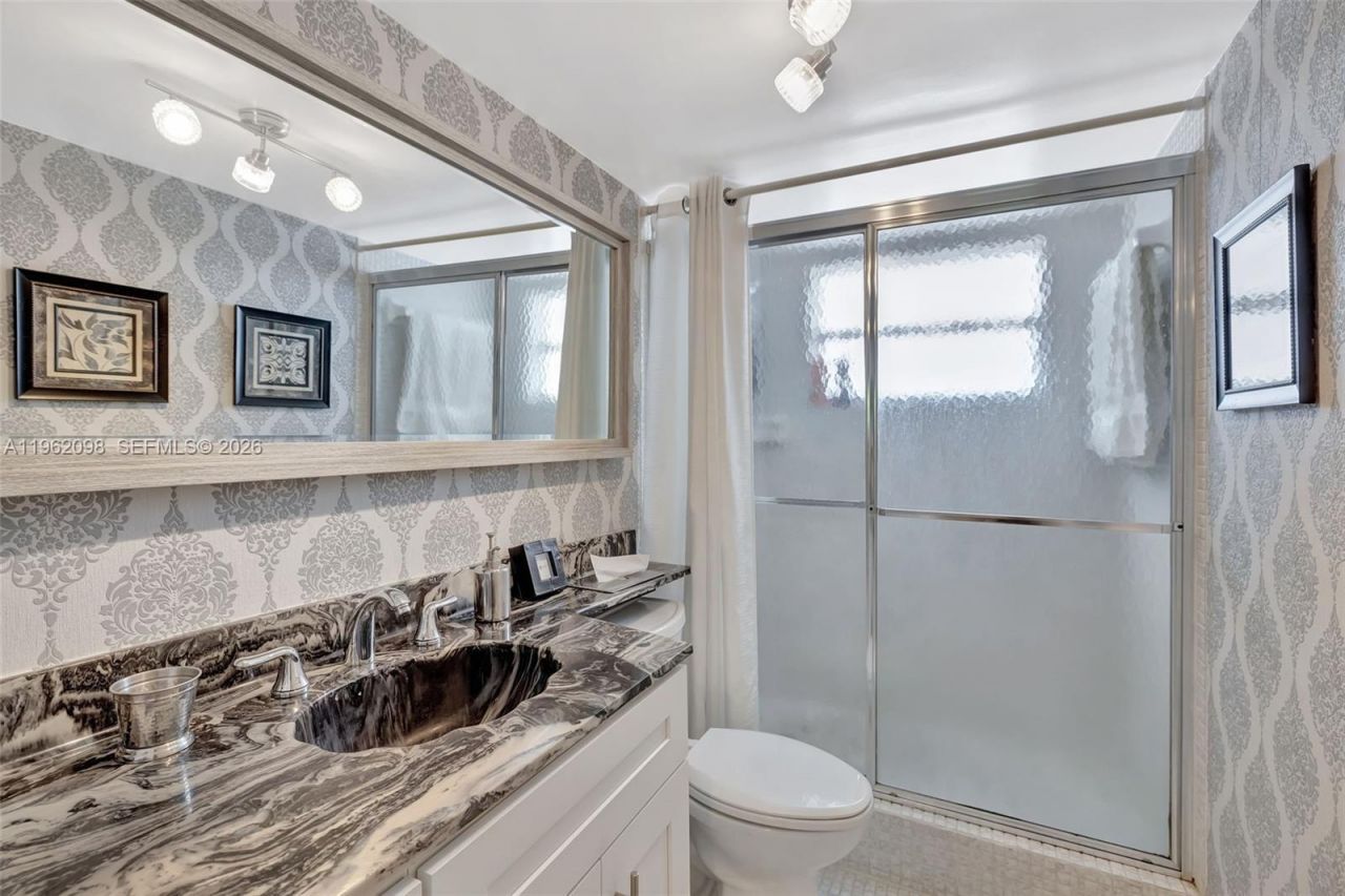 4000 NW 44th Ave, Unit 405, Lauderdale Lakes, FL 33319 Photo