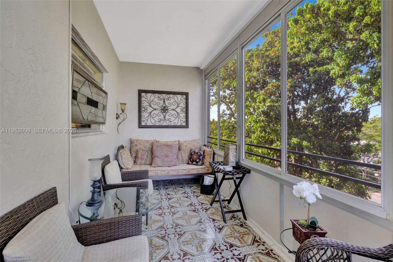 4000 NW 44th Ave, Unit 405, Lauderdale Lakes, FL 33319 Photo