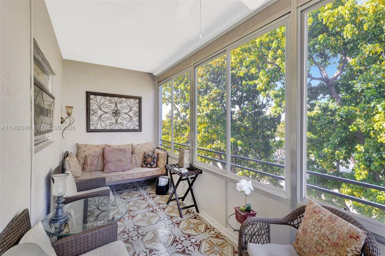 4000 NW 44th Ave, Unit 405, Lauderdale Lakes, FL 33319 Photo