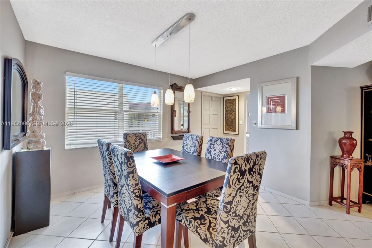 4000 NW 44th Ave, Unit 405, Lauderdale Lakes, FL 33319 Photo