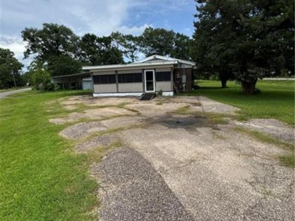 10190 Deakle Loop N, Grand Bay, AL 36541