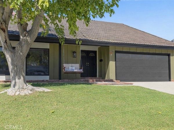 28975 Lotusgarden Dr, Canyon Country, CA 91387