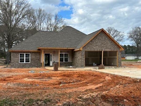 305 Troy Ln, Starkville, MS 39759