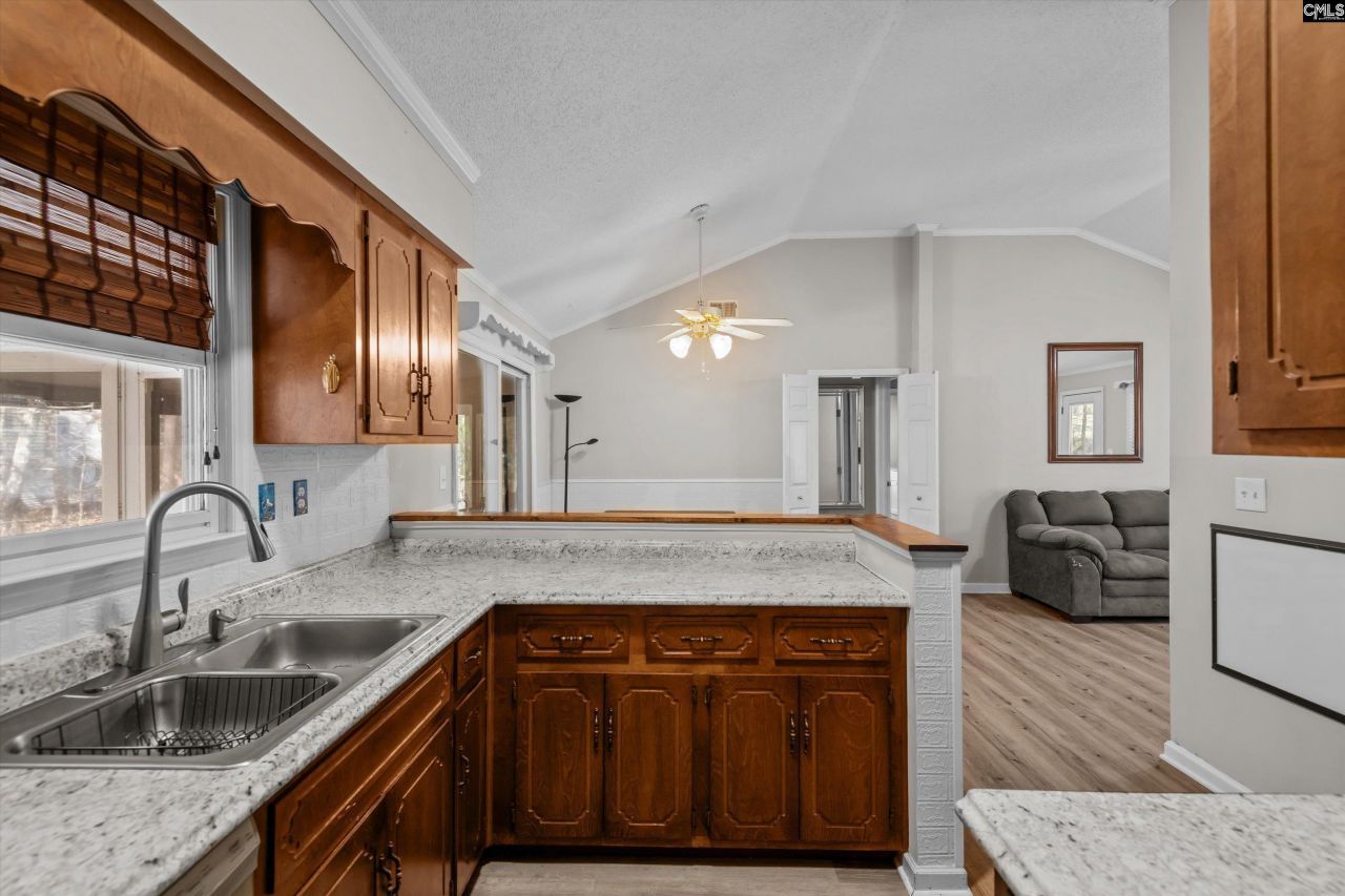 195 Lexington Lane Photo 12