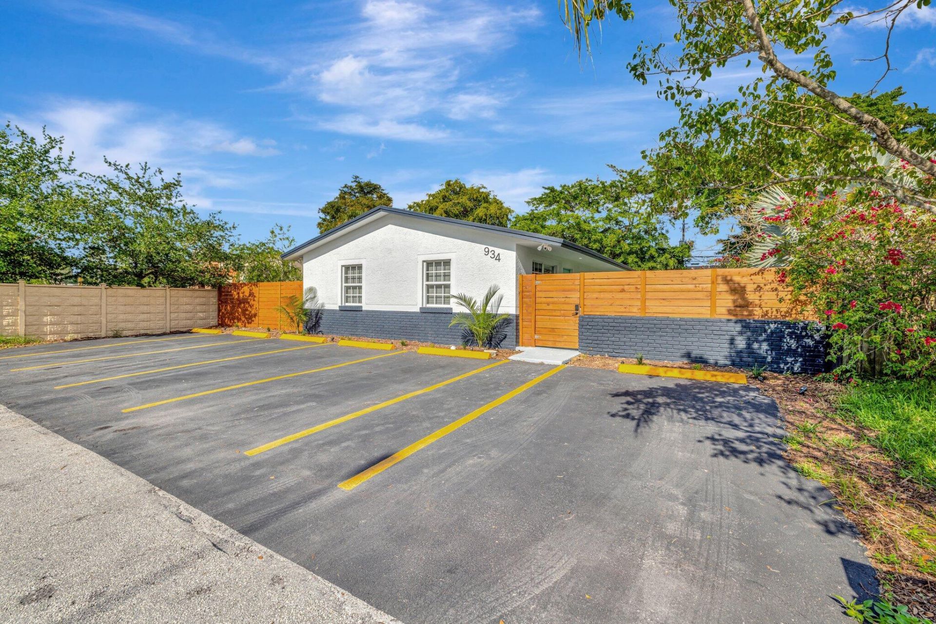 934 NW 4th Avenue, Unit 1-4, Fort Lauderdale, FL 33311 Photo