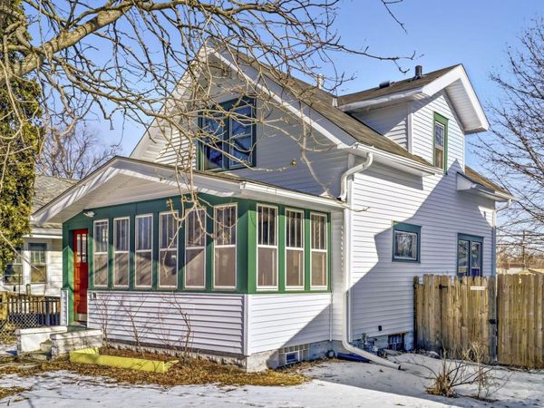 1002 Earl Street, Saint Paul, MN 55106