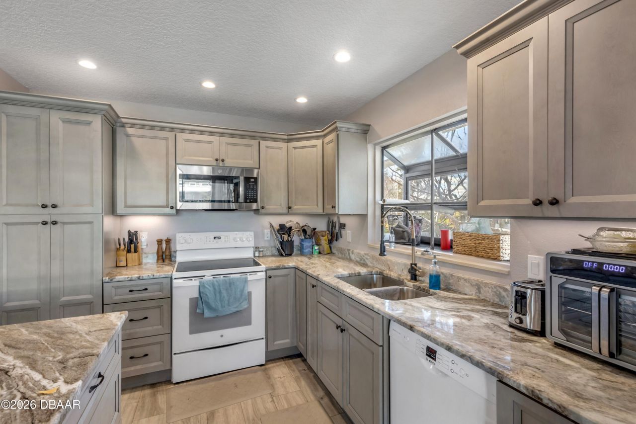 831 E 21st Avenue, New Smyrna Beach, FL 32169 Photo