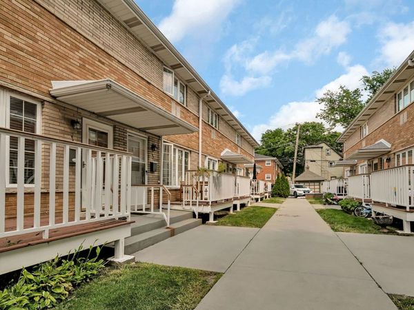 13 S Waiola Avenue, Unit 5, La Grange, IL 60525