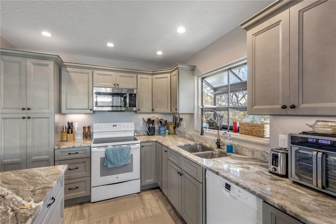 831 E 21st Avenue, New Smyrna Beach, FL 32169 Photo