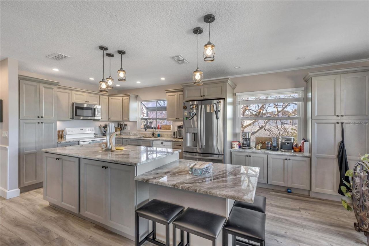 831 E 21st Avenue, New Smyrna Beach, FL 32169 Photo