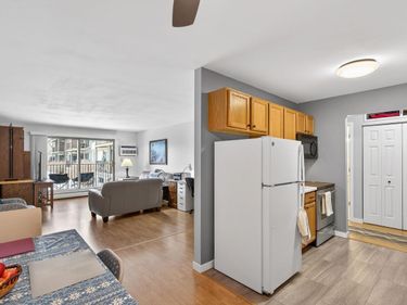 1304 W Medicine Lake Drive, Unit 119, Plymouth, MN 55441
