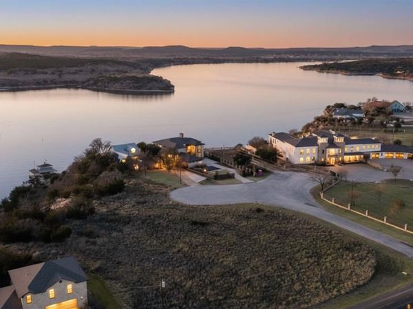 1013 Harbor View Drive , Strawn, TX 76475