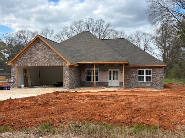 381 Troy Ln, Starkville, MS 39759