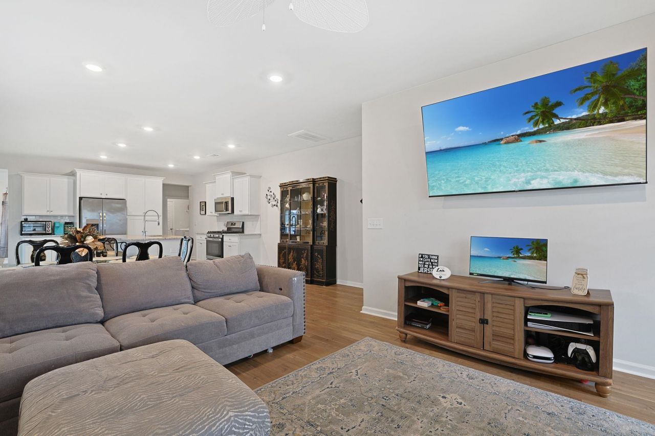 3061 Sistine St. Photo 5