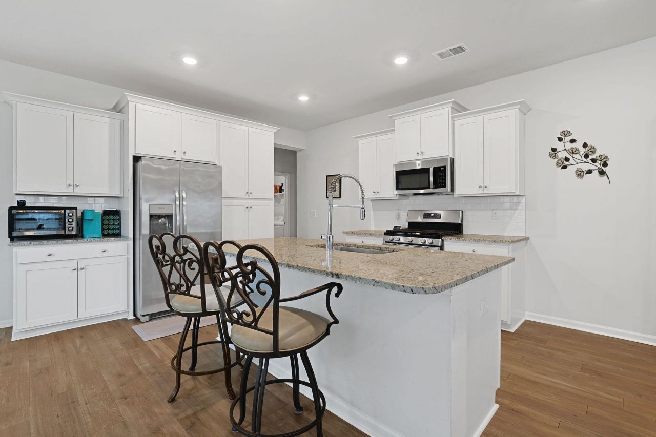 3061 Sistine St. Photo 8